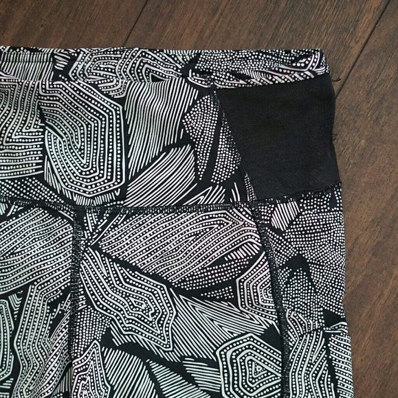 EUC Lululemon Goal Crusher 7/8 Tight - Picture 4 of 6